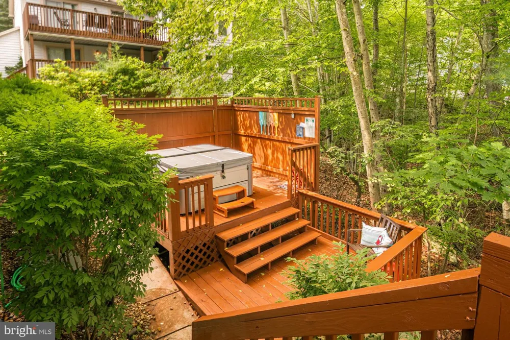 25 SILVER TREE LANE Oakland, MD 21550