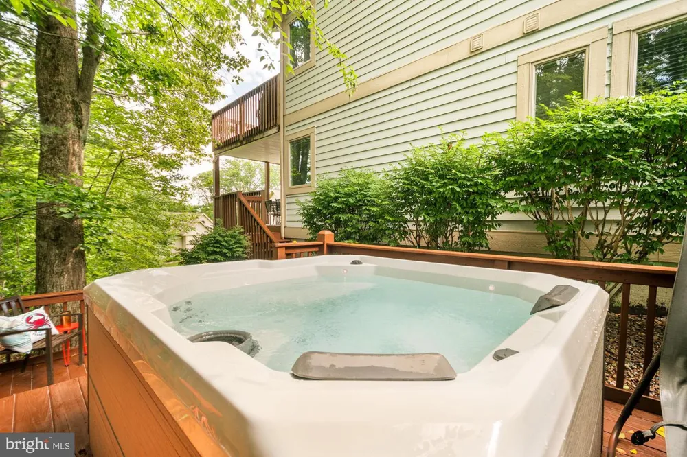 25 SILVER TREE LANE Oakland, MD 21550