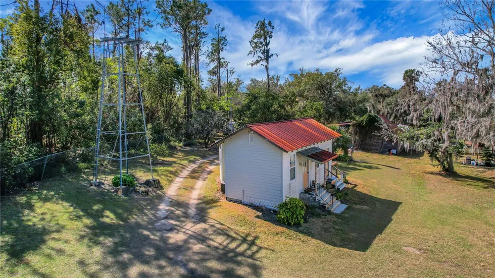 9210 COUNTY ROAD 48 Yalaha, FL 34797