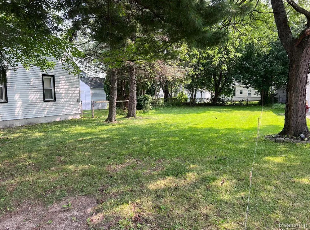 22106 DONALD AVENUE Eastpointe City, MI 48021