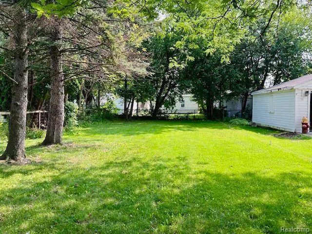 22106 DONALD AVENUE Eastpointe City, MI 48021
