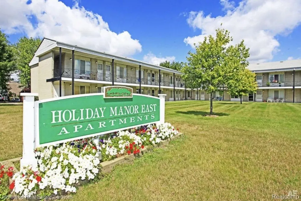 16425 E 12 MILE Rd- 2 Bed Units Roseville City, MI 48066