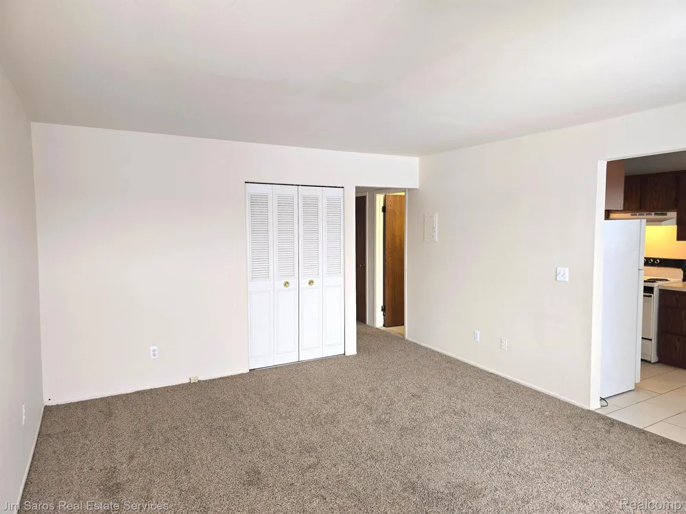 16425 E 12 MILE Rd- 2 Bed Units Roseville City, MI 48066
