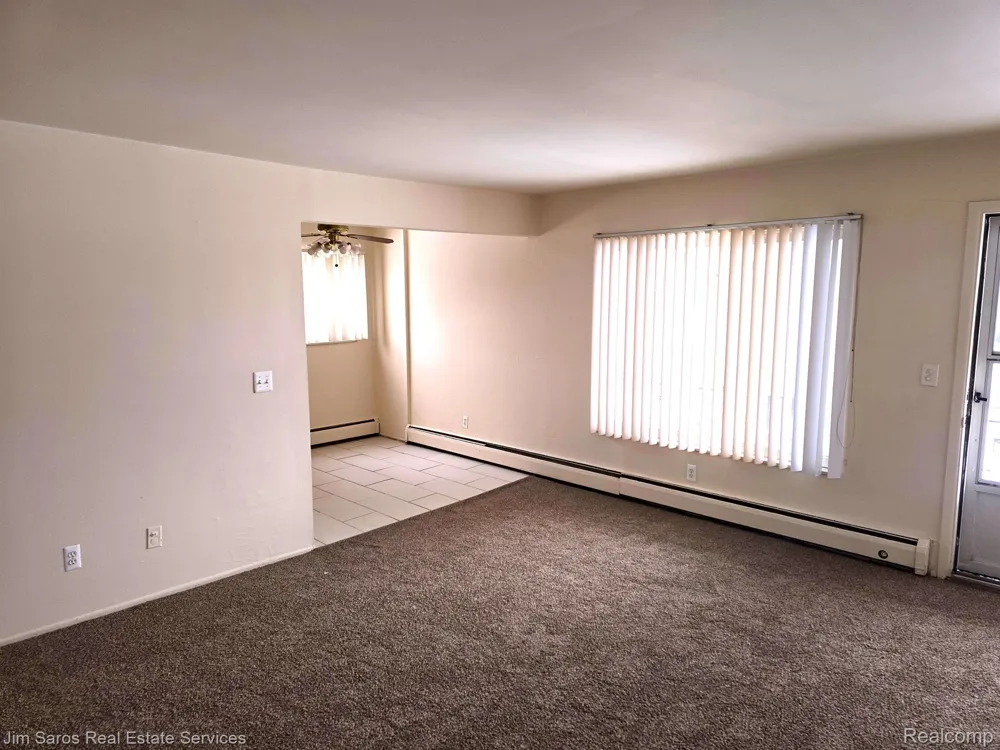 16425 E 12 MILE Rd- 2 Bed Units Roseville City, MI 48066