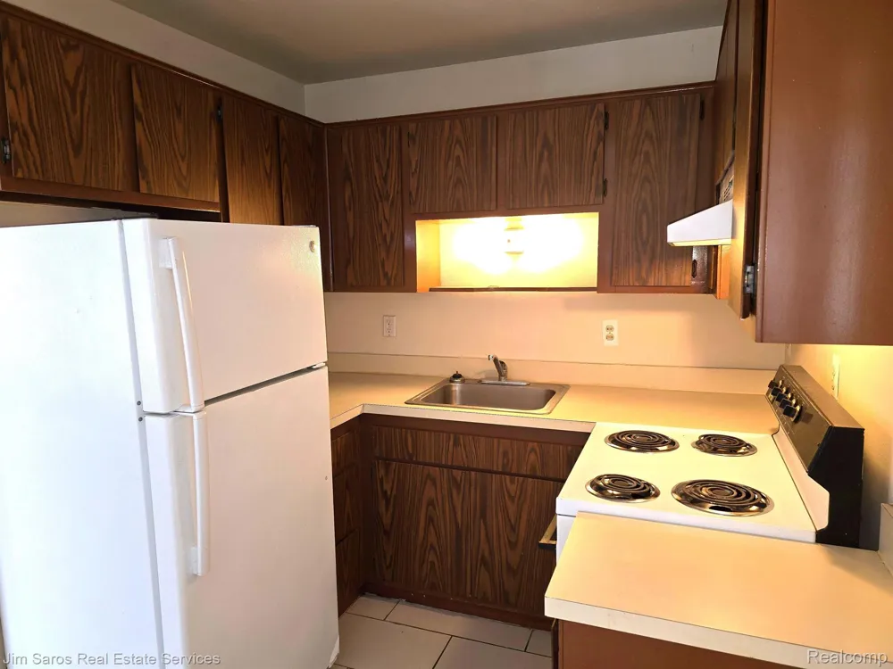 16425 E 12 MILE Rd- 2 Bed Units Roseville City, MI 48066