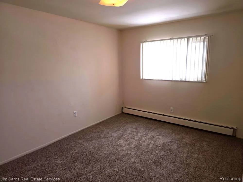 16425 E 12 MILE Rd- 2 Bed Units Roseville City, MI 48066