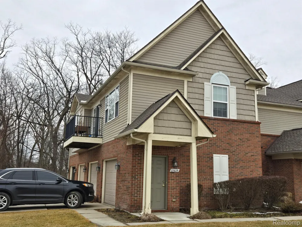 27629 HIDDEN OAKS DRIVE Brownstown Charter Township, MI 48183