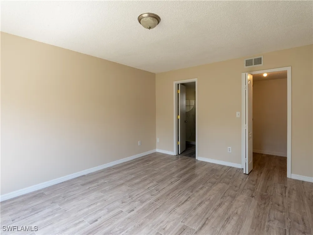 LAGUNA BAY CIRCLE #37 Kissimmee, FL 34746