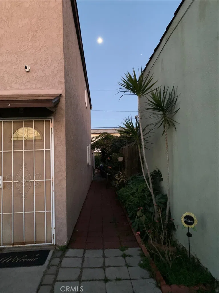 10316 S San Pedro Street Los Angeles, CA 90003