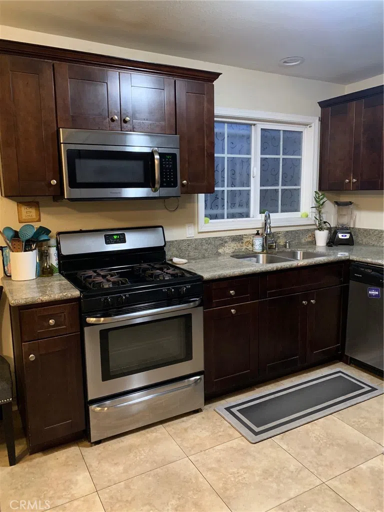 10316 S San Pedro Street Los Angeles, CA 90003