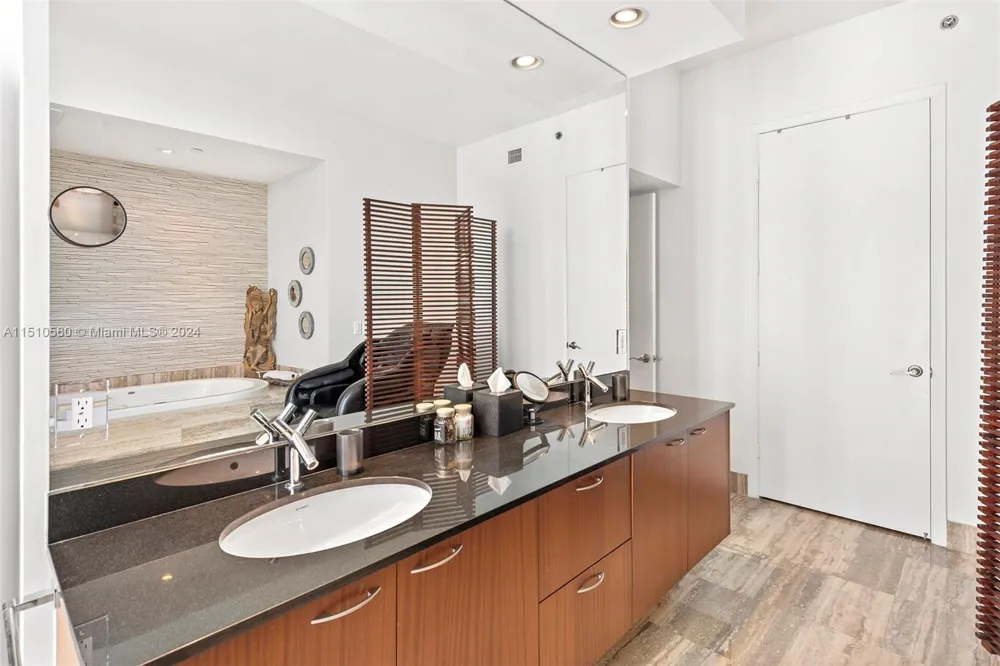 15901 Collins Ave #2801 Sunny Isles Beach, FL 33160