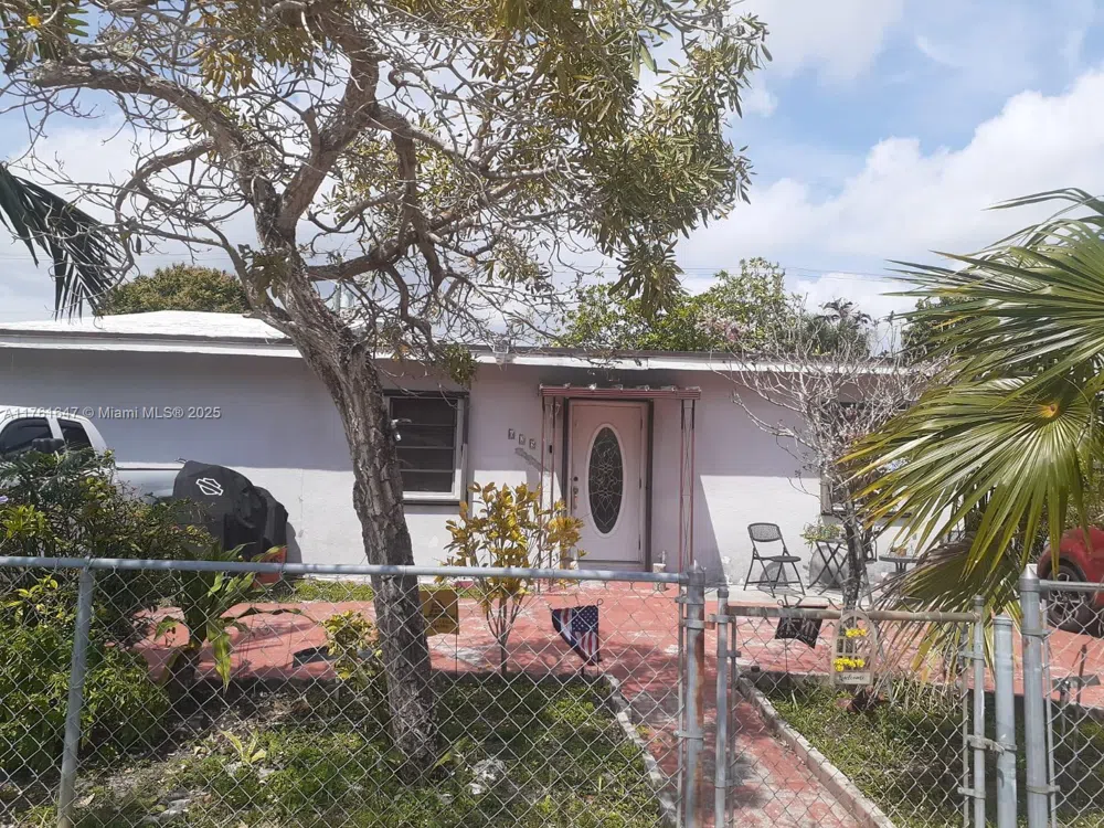 625 E 28th St Hialeah, FL 33013
