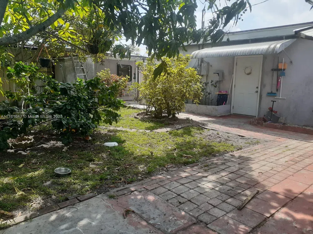 625 E 28th St Hialeah, FL 33013