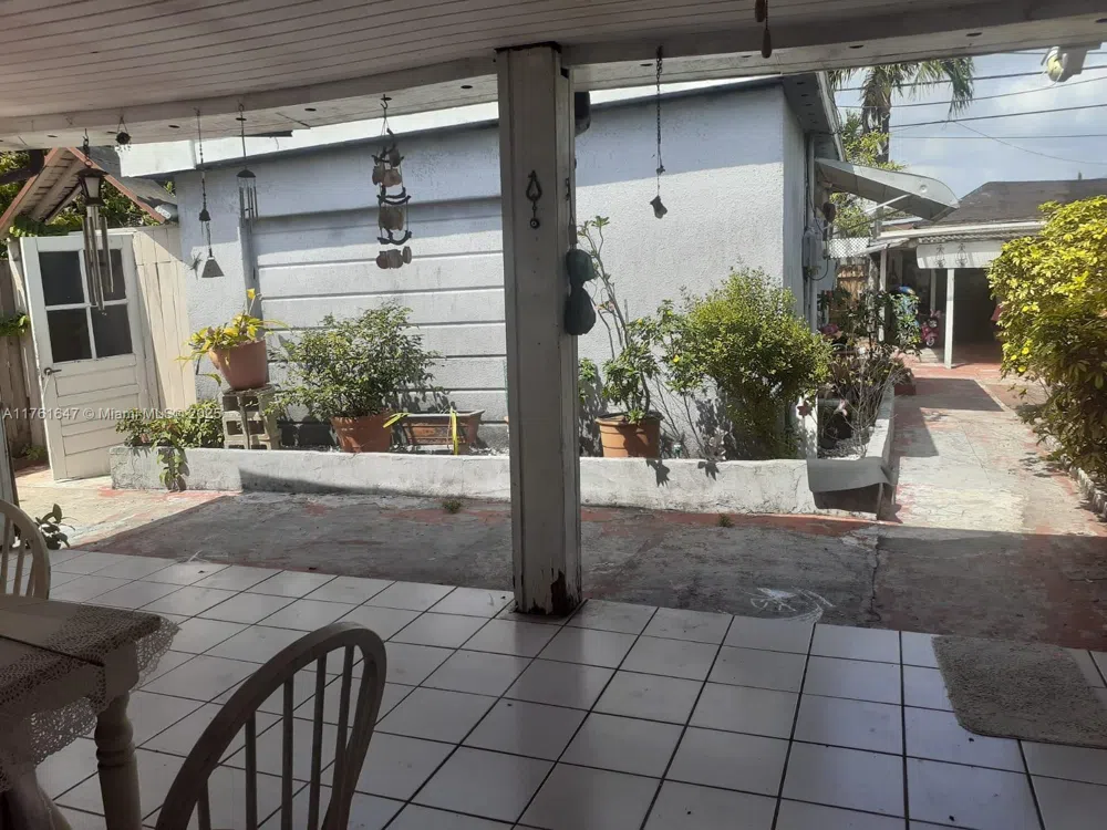 625 E 28th St Hialeah, FL 33013