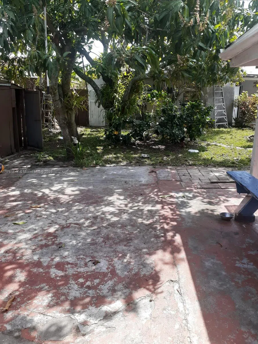 625 E 28th St Hialeah, FL 33013