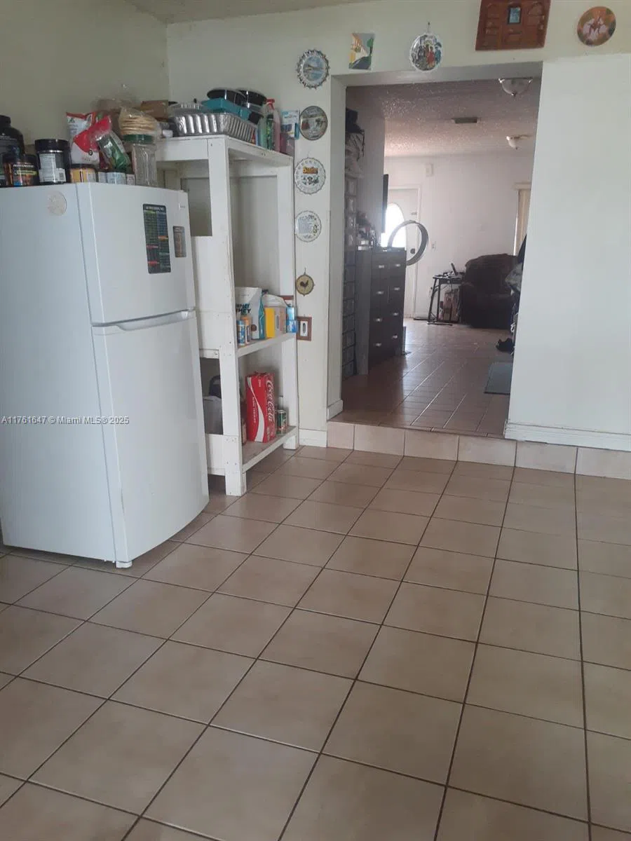 625 E 28th St Hialeah, FL 33013