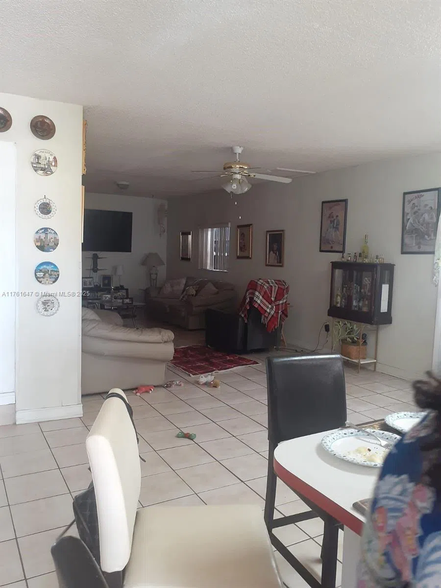 625 E 28th St Hialeah, FL 33013