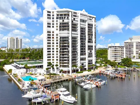 300 Three Islands Blvd #108