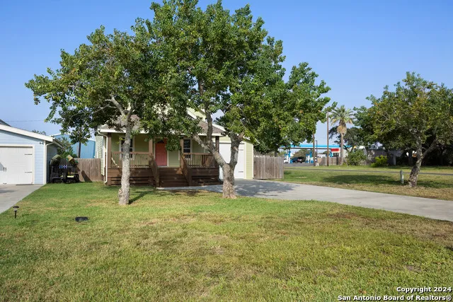 1403 S Young Rockport, TX 78382
