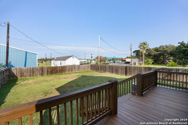 1403 S Young Rockport, TX 78382