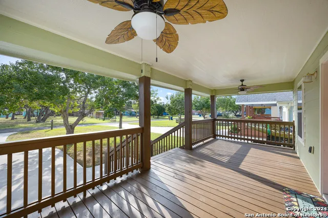 1403 S Young Rockport, TX 78382