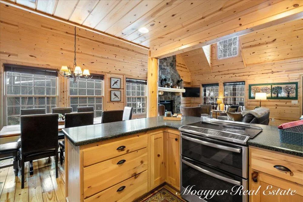 3577 Kingfisher Cove Drive Saugatuck, MI 49453