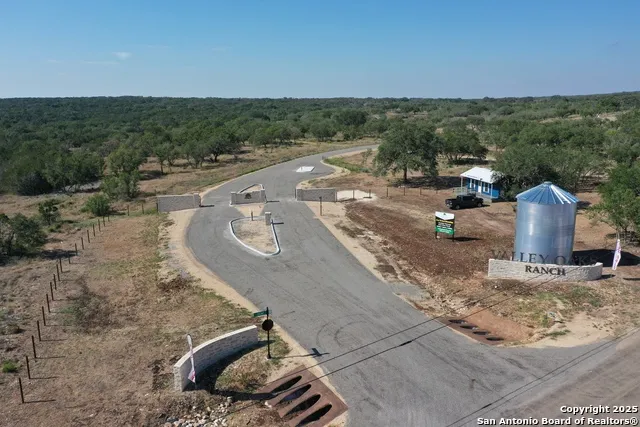 721 Crescent Hondo, TX 78861