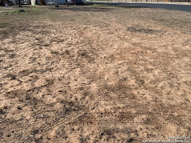 407 Wilson Dr Devine, TX 78016