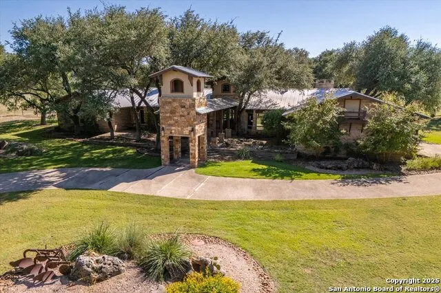 211 Bear Creek Kerrville, TX 78028