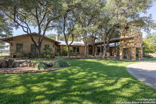 211 Bear Creek Kerrville, TX 78028