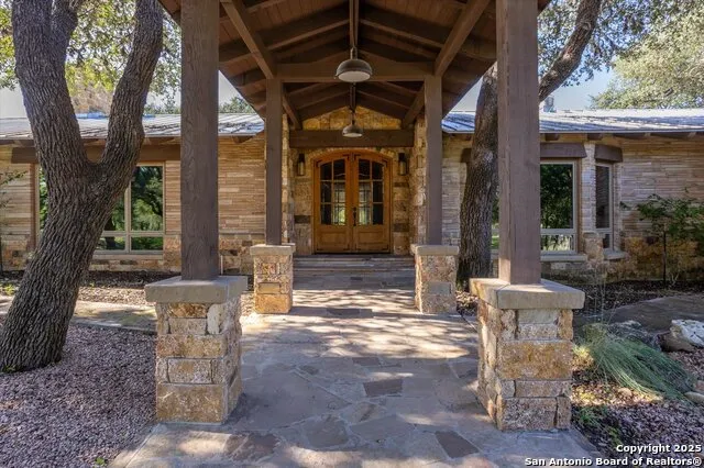 211 Bear Creek Kerrville, TX 78028