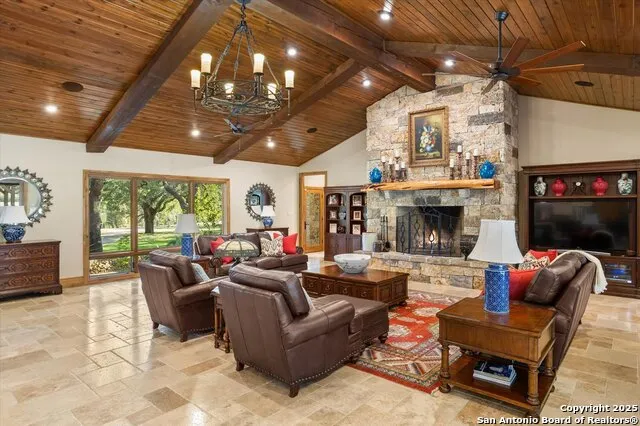 211 Bear Creek Kerrville, TX 78028