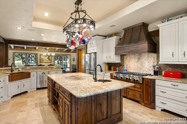 211 Bear Creek Kerrville, TX 78028