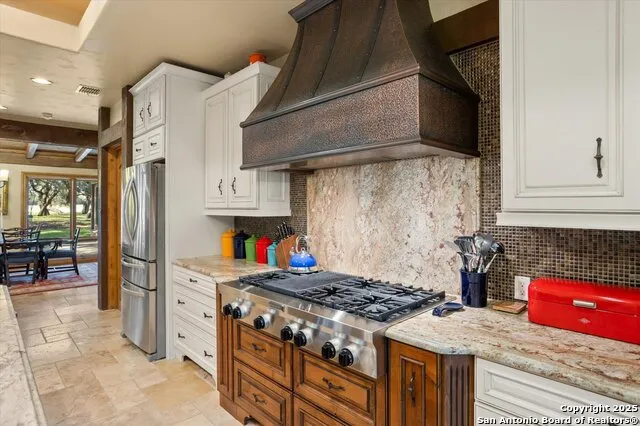 211 Bear Creek Kerrville, TX 78028