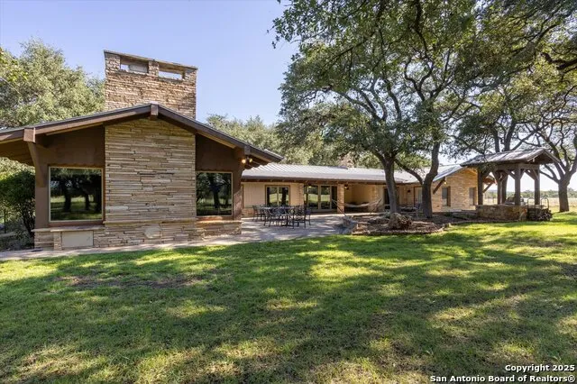 211 Bear Creek Kerrville, TX 78028