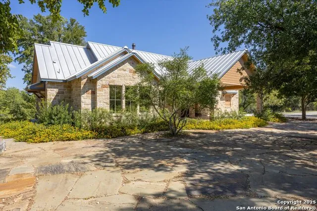 211 Bear Creek Kerrville, TX 78028