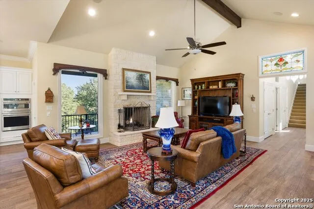 211 Bear Creek Kerrville, TX 78028