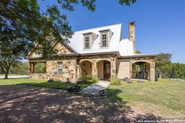 211 Bear Creek Kerrville, TX 78028