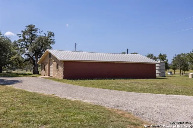 211 Bear Creek Kerrville, TX 78028