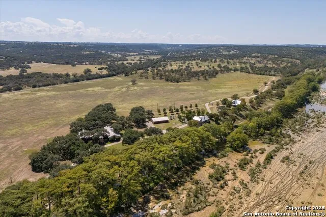 211 Bear Creek Kerrville, TX 78028