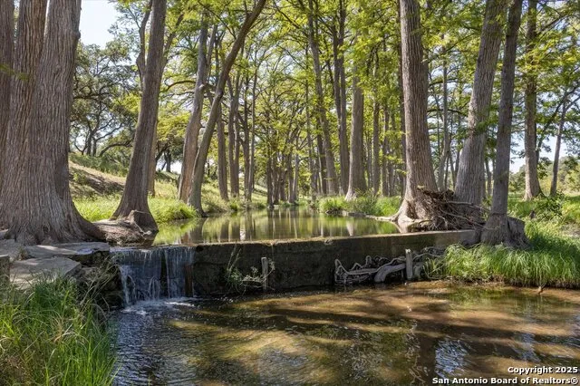 211 Bear Creek Kerrville, TX 78028