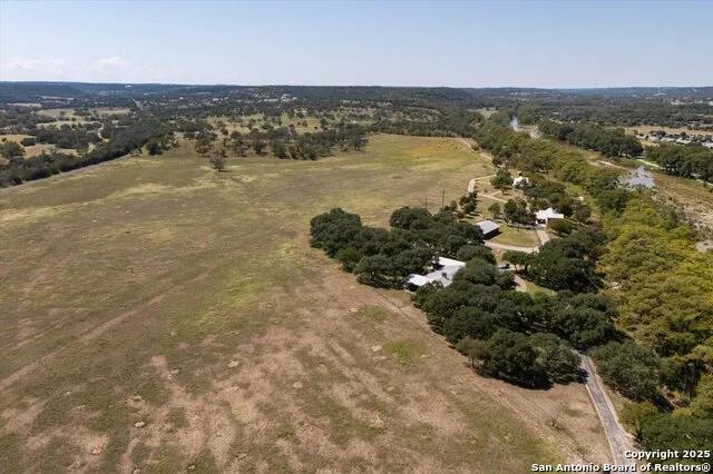 211 Bear Creek Kerrville, TX 78028