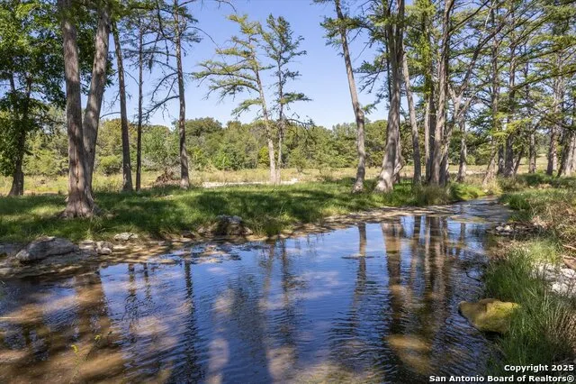 211 Bear Creek Kerrville, TX 78028