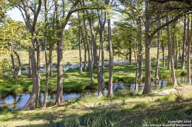 211 Bear Creek Kerrville, TX 78028