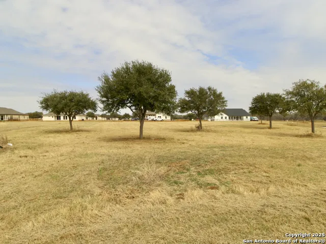 189 E Medium Meadow Drive Lytle, TX 78052
