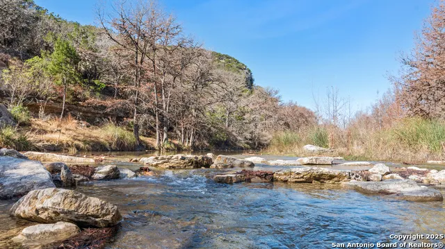 000 Canyon Oaks Dr. Concan, TX 78838