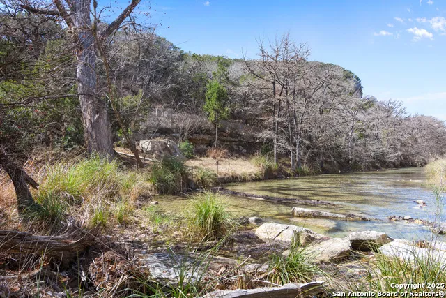 000 Canyon Oaks Dr. Concan, TX 78838