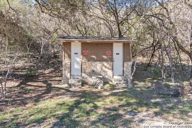 000 Canyon Oaks Dr. Concan, TX 78838