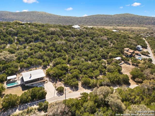 000 Canyon Oaks Dr. Concan, TX 78838
