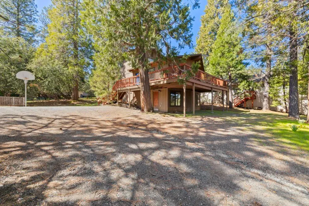19935 Pine Mountain Drive Groveland, CA 95321